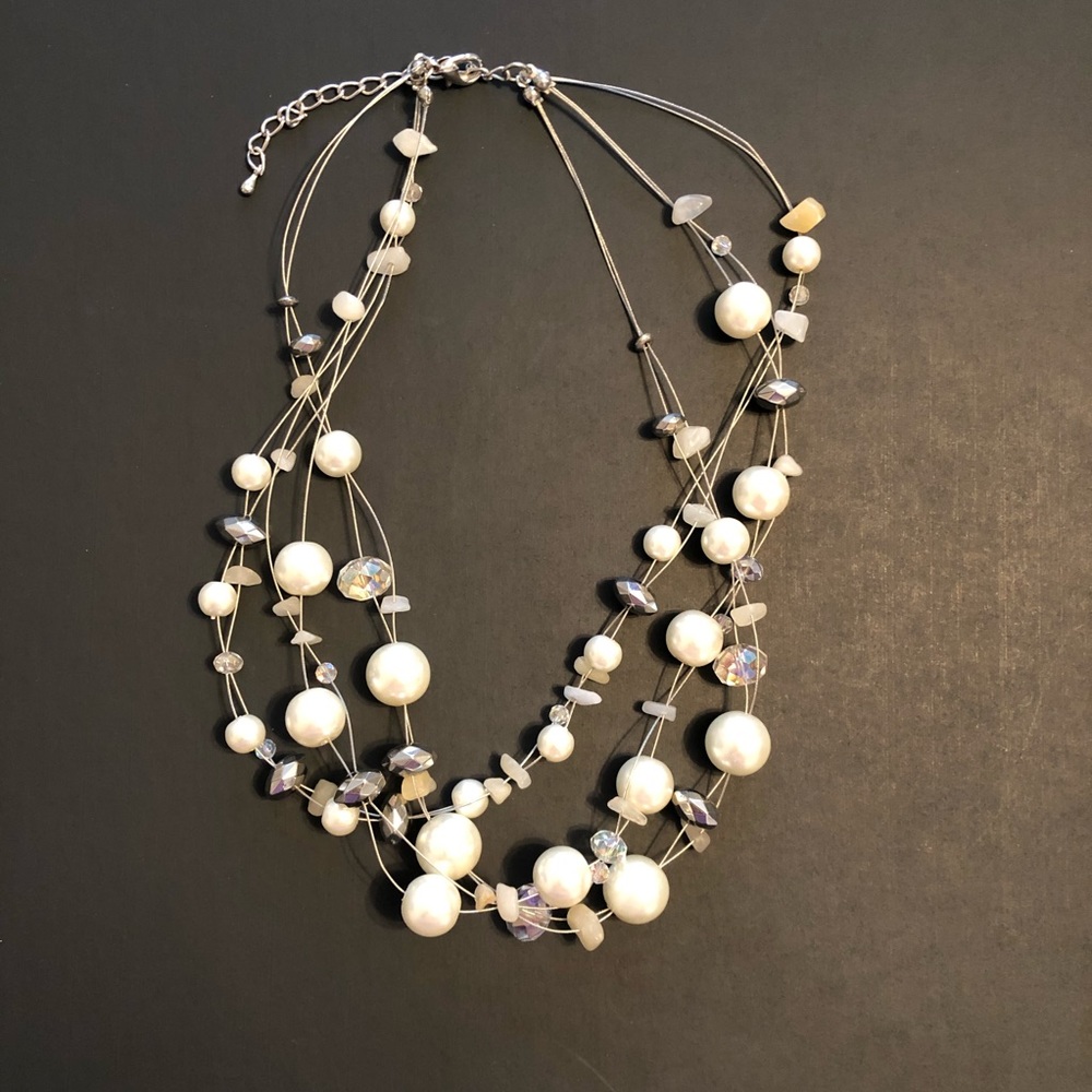 Beautiful pearl like iridescent gem necklace